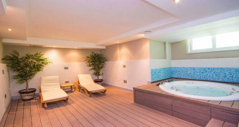 2+1 apartment in Oba with facilities